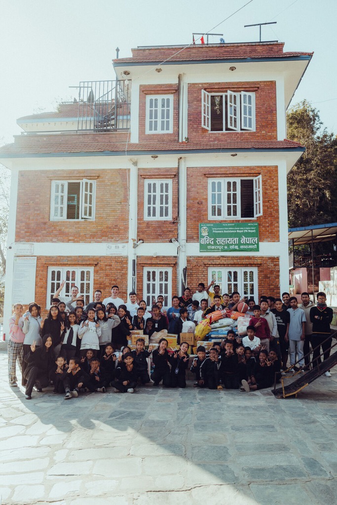 Übergabe der Spenden in Nepal